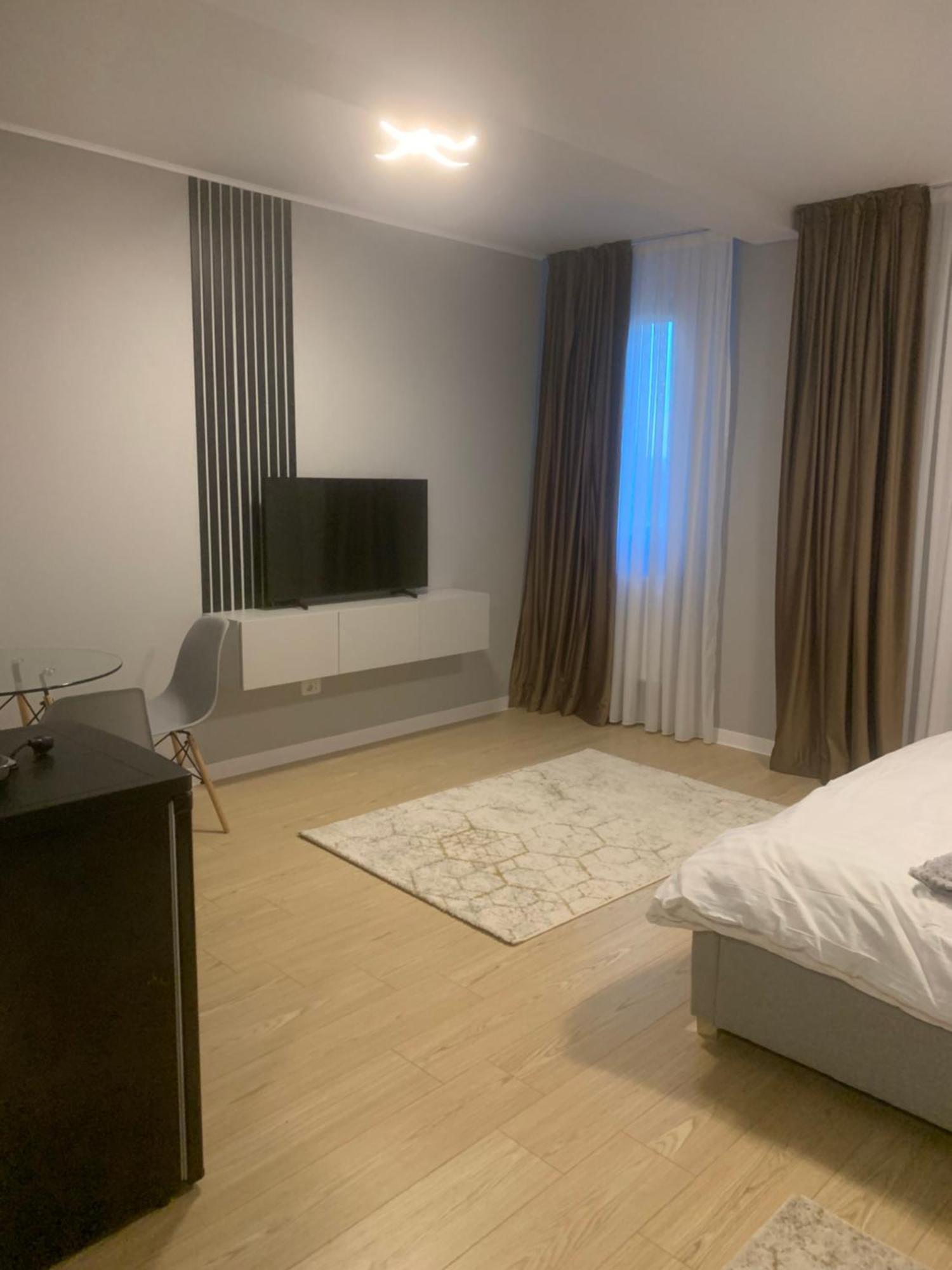 Em04- Studio Premium Târgu Jiu Zewnętrze zdjęcie